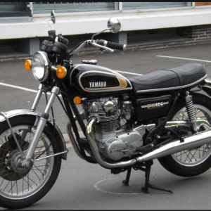 YAMAHA 650 XS_ Black and gold